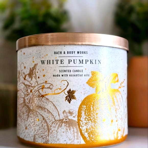 White Pumpkin 3 Wick Candle by Bath and Body Works - Picture 1 of 3
